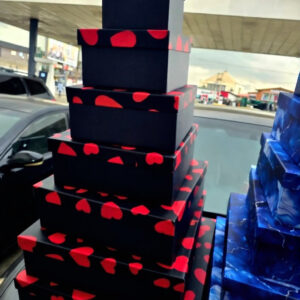 Black gift boxes with red heart pattern, perfect for romantic gift packaging for Valentine’s Day, anniversaries, weddings, and special occasions.
