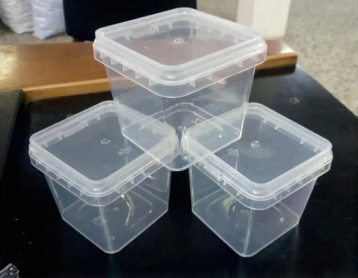 500ml square parfait cups for desserts and drinks, made from clear food grade plastic for stylish presentation and takeaway packaging.