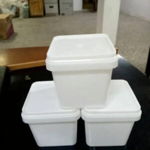 500ml square parfait cups for desserts and drinks, made from clear food grade plastic for stylish presentation and takeaway packaging.